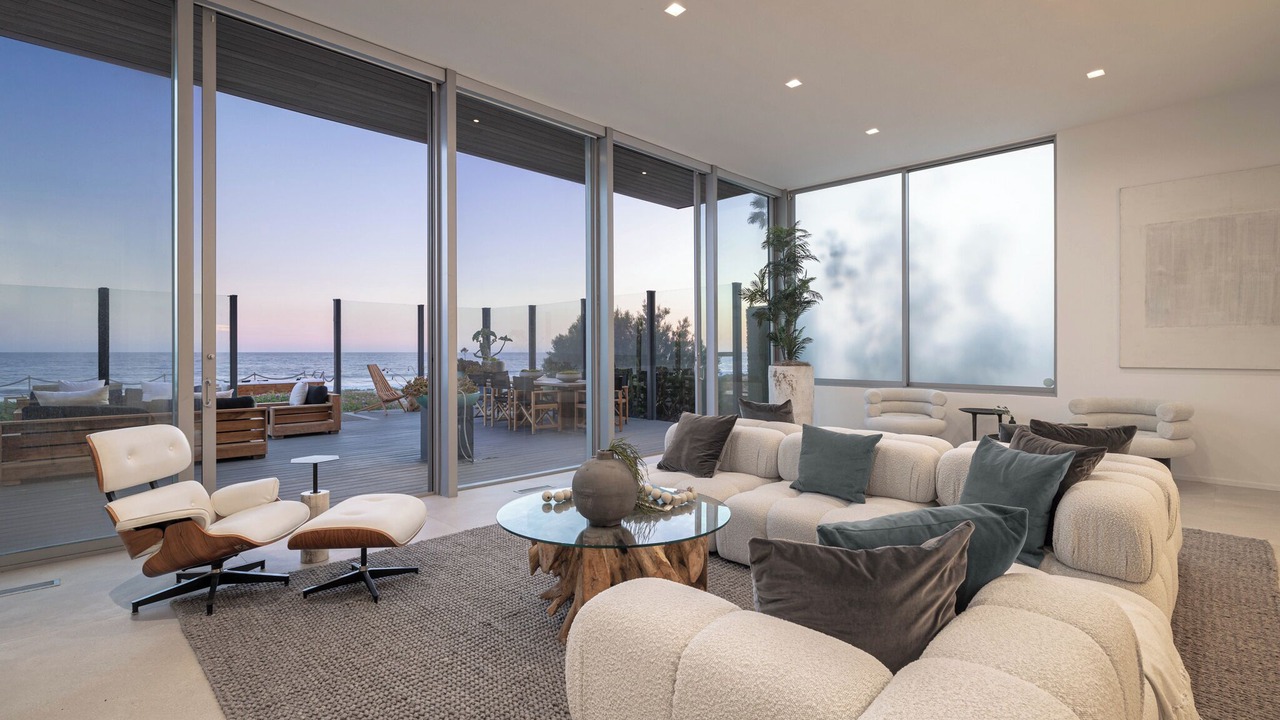 Photo of Livingroom in Western Malibu