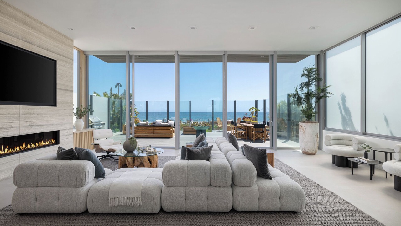 Photo of Livingroom in Western Malibu