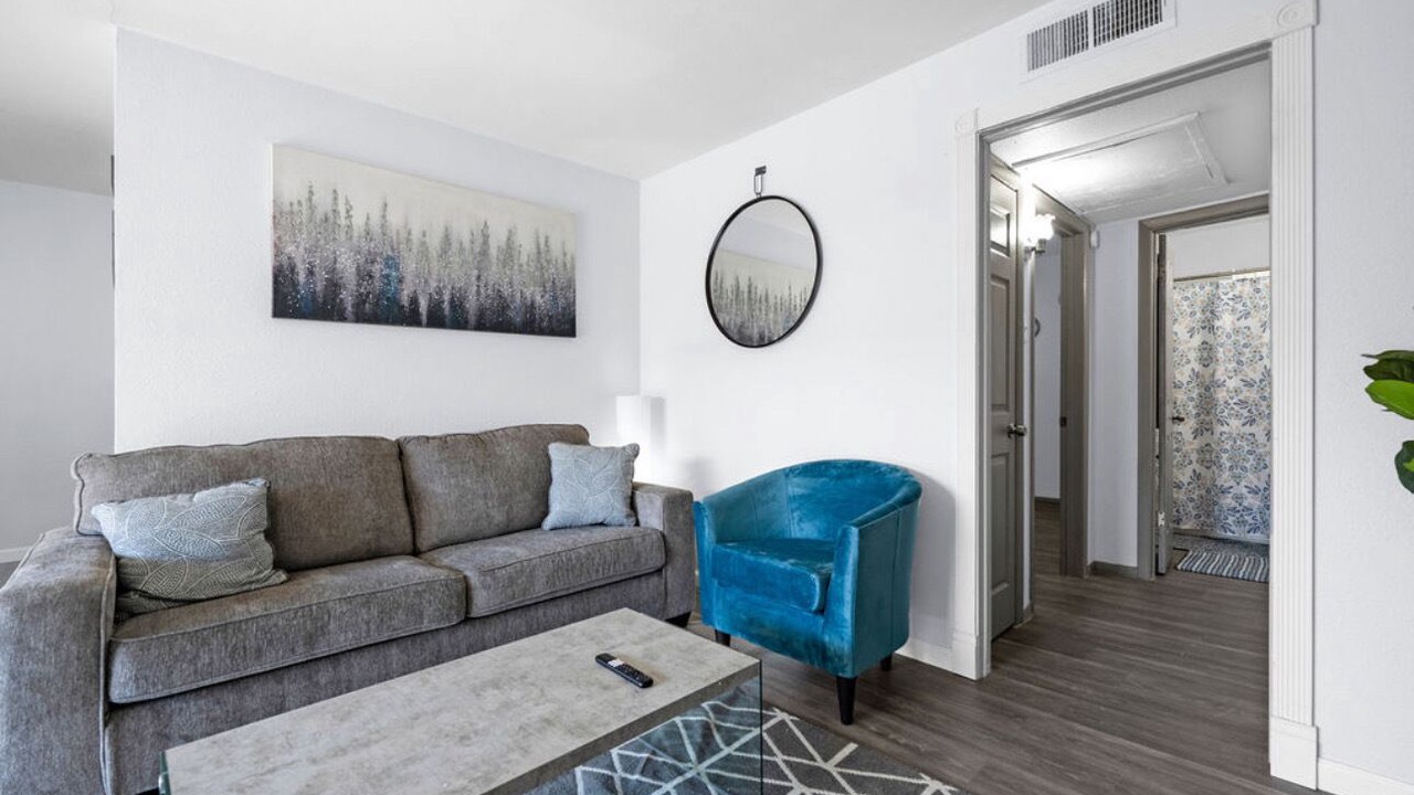 Photo of Livingroom in Junius Heights