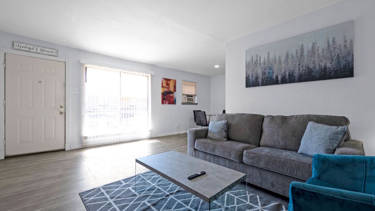 Photo of Livingroom in Junius Heights