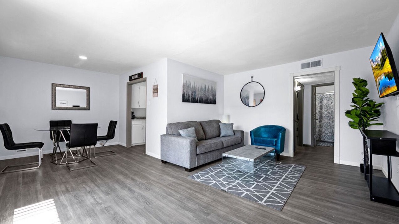 Photo of Livingroom in Junius Heights