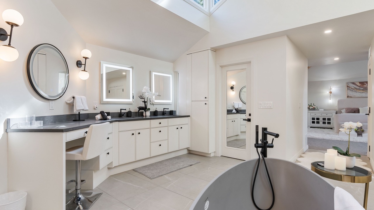 Photo of Bathroom in Olympus Cove