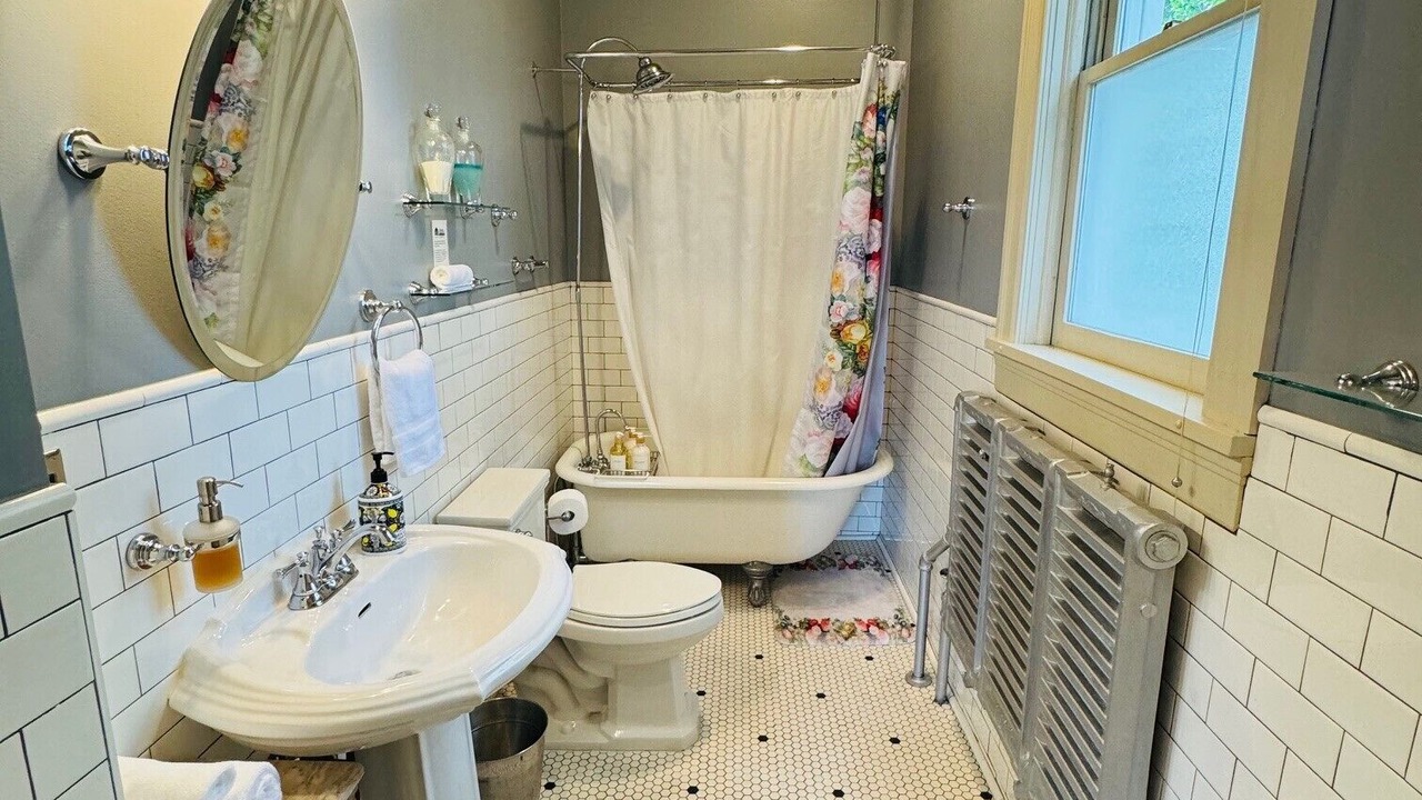 Photo of Bathroom in Farviews - Pattee Canyon