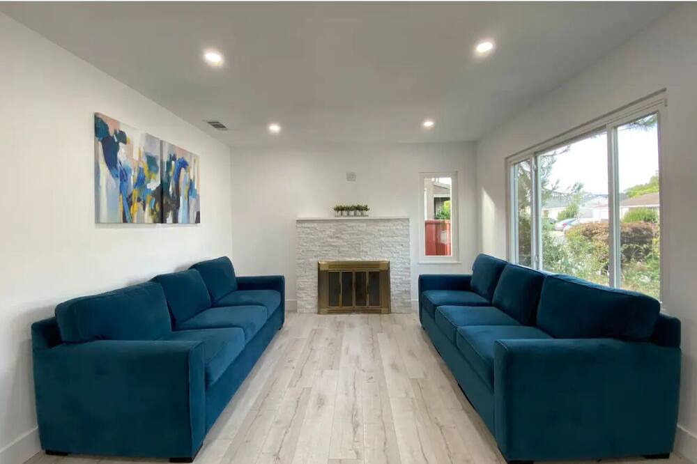 Photo of Livingroom in Hayward