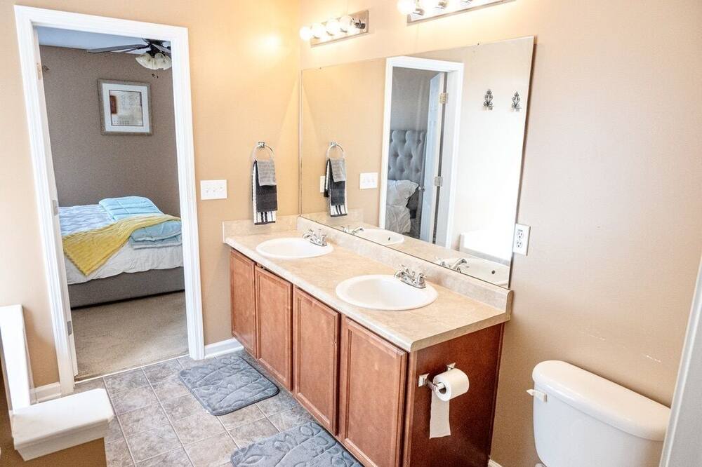 Photo of Bathroom in Huntcliff