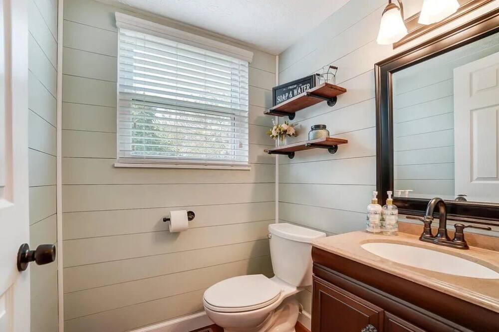 Photo of Bathroom in Powell