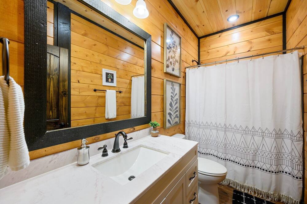 Photo of Bathroom in Hochatown