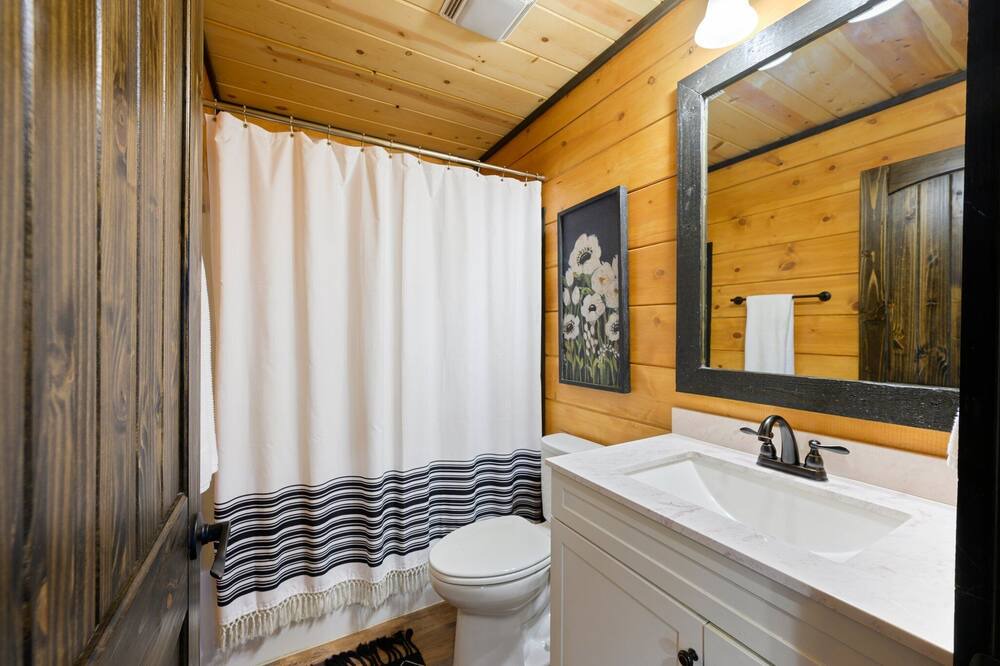 Photo of Bathroom in Hochatown