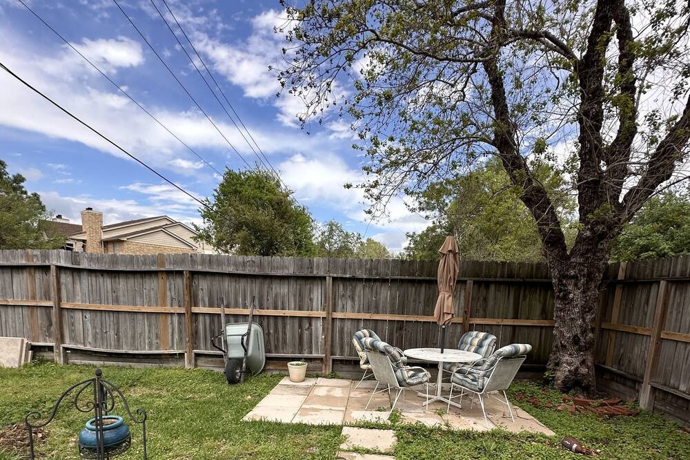 Photo of Outdoor in Briarforest