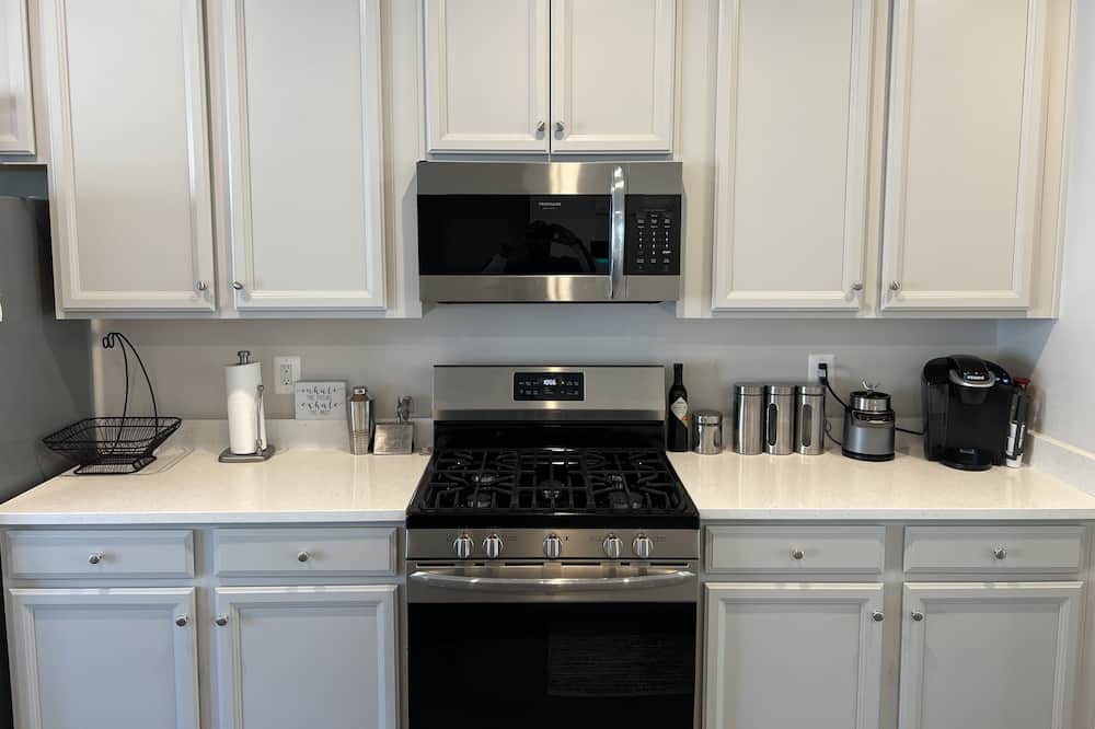 Photo of Kitchen in Lake Arbor