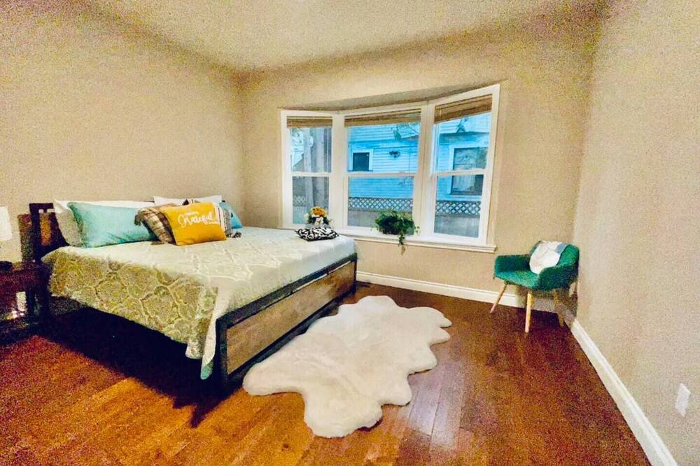 Photo of Bedroom in University District