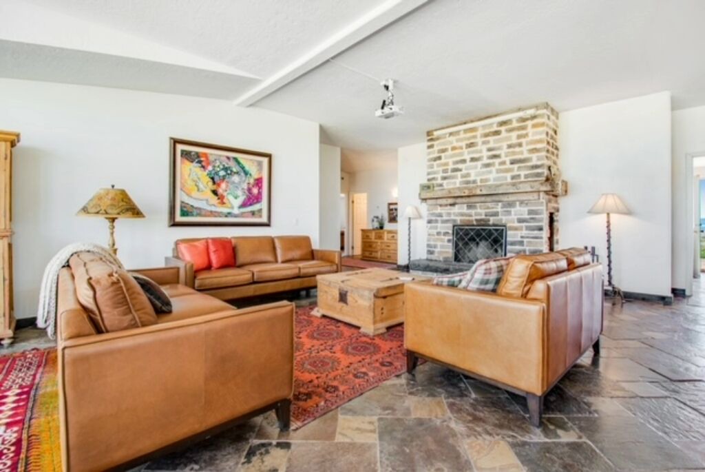 Photo of Livingroom in St. Charles