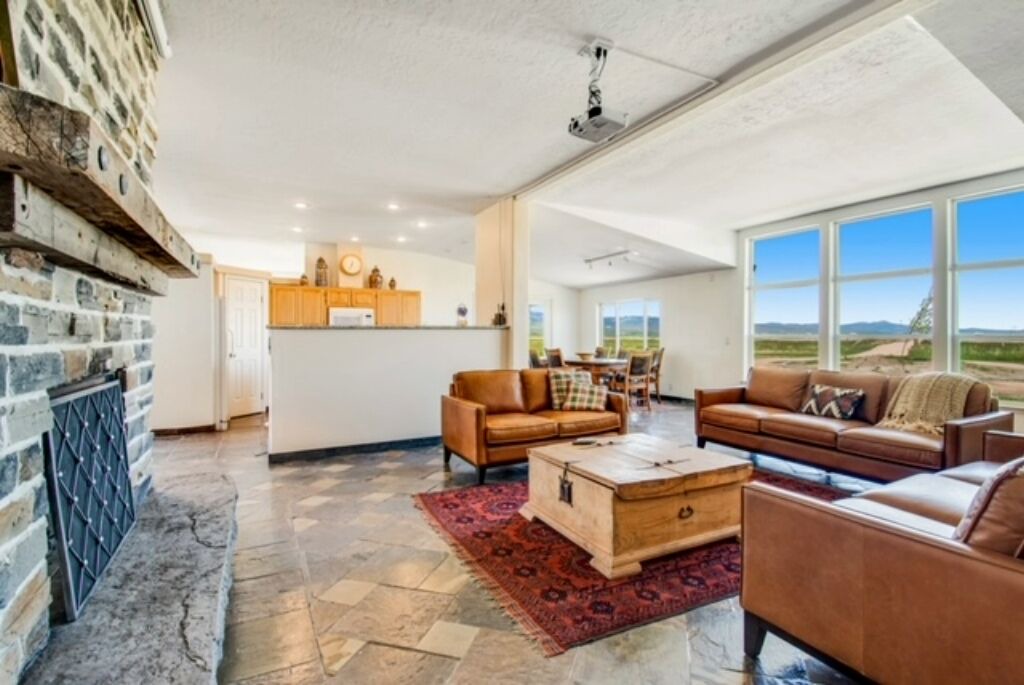 Photo of Livingroom in St. Charles