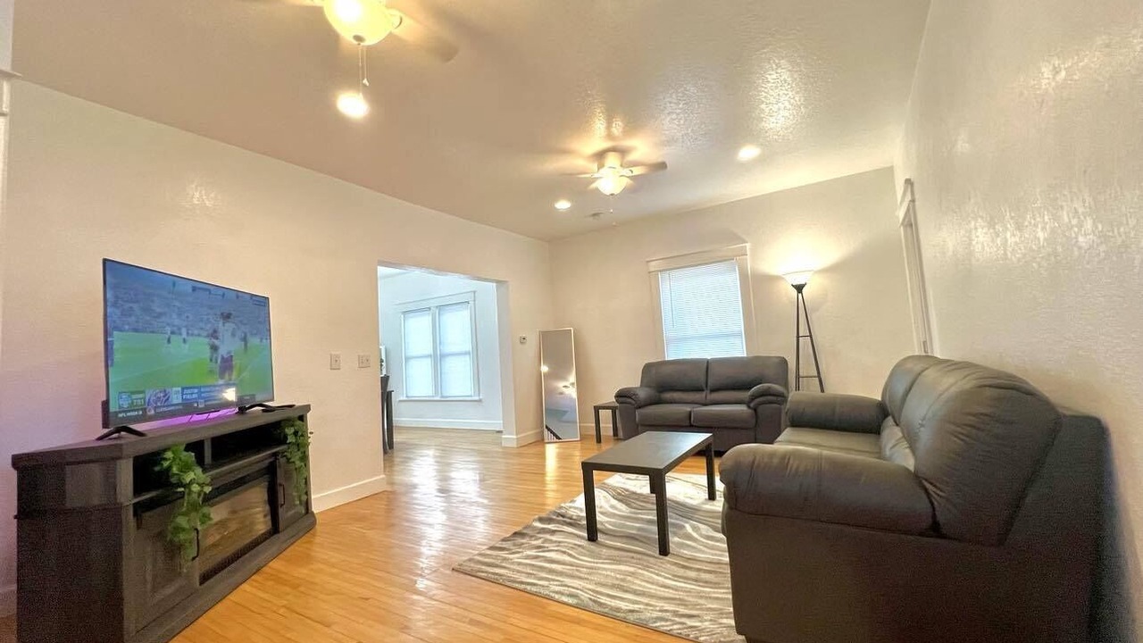 Photo of Livingroom in Ames