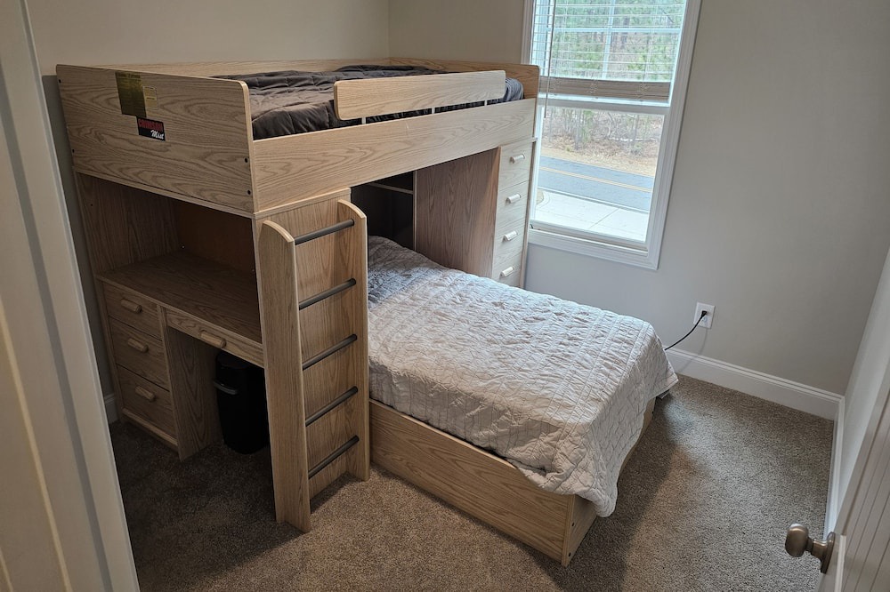 Photo of Bedroom in Seven Lakes