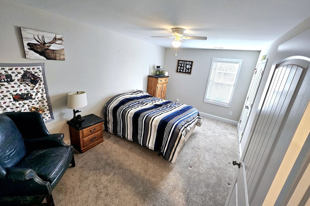 Photo of Bedroom in Seven Lakes