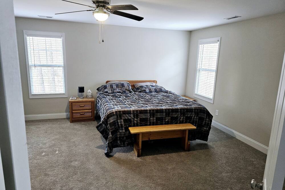 Photo of Bedroom in Seven Lakes