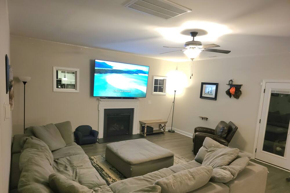 Photo of Livingroom in Seven Lakes