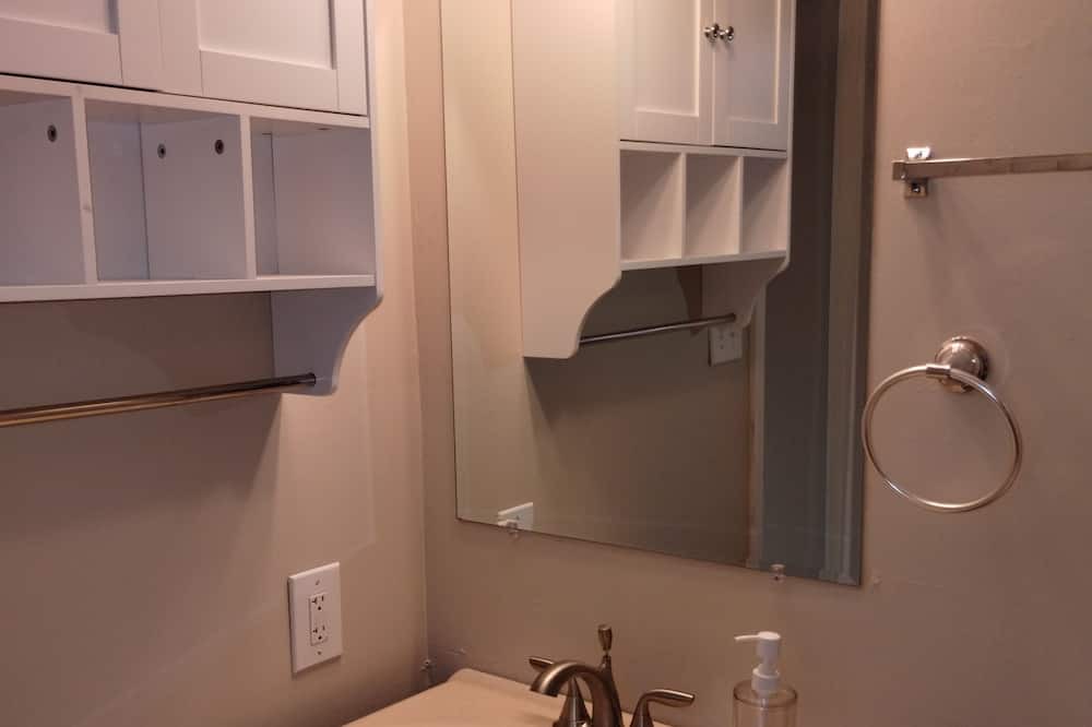 Photo of Bathroom in White Stone