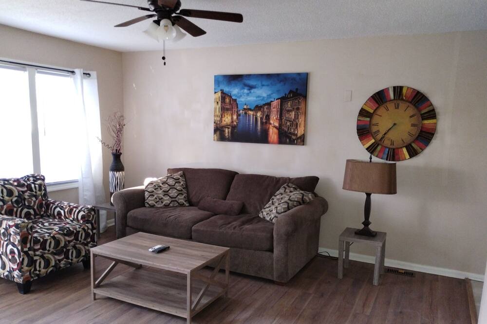Photo of Livingroom in White Stone