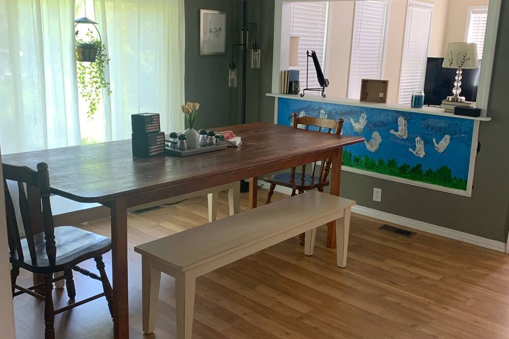 Photo of Others in Olivia