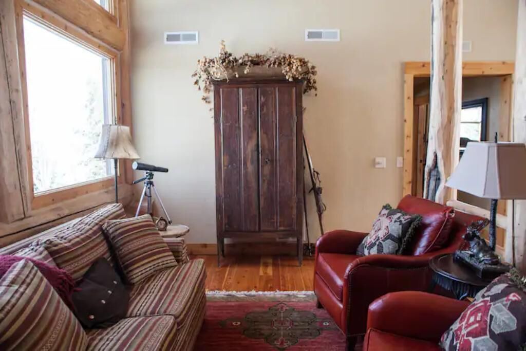 Photo of Livingroom in Livingston