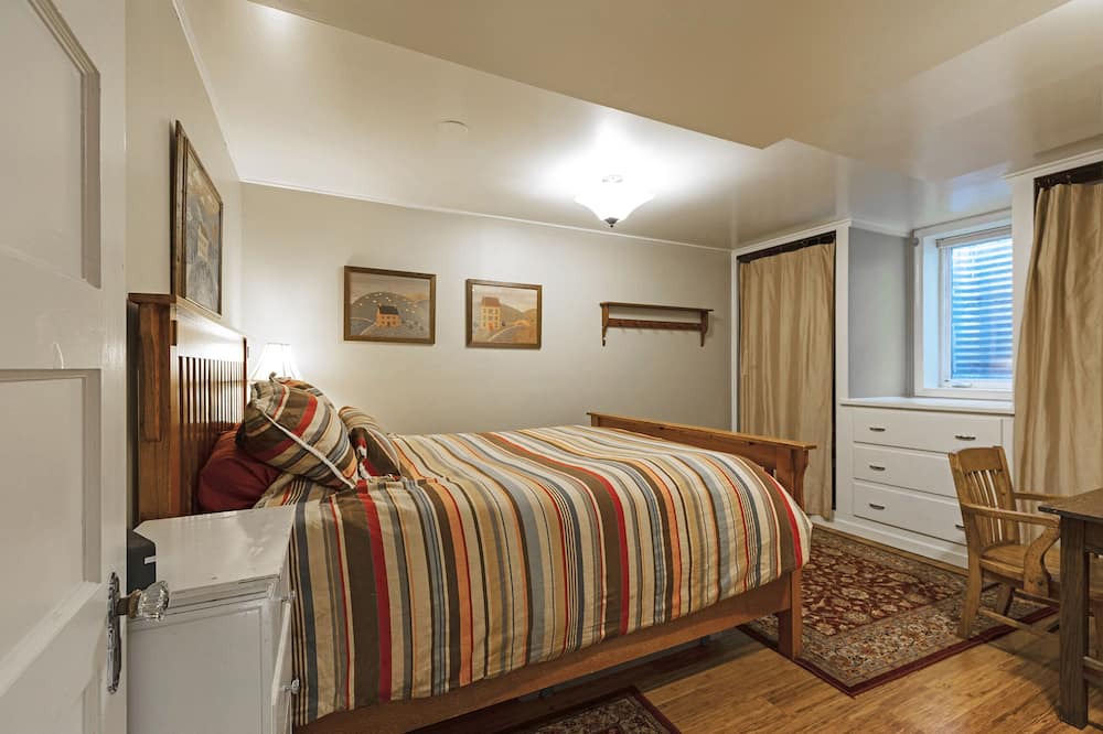 Photo of Bedroom in University District