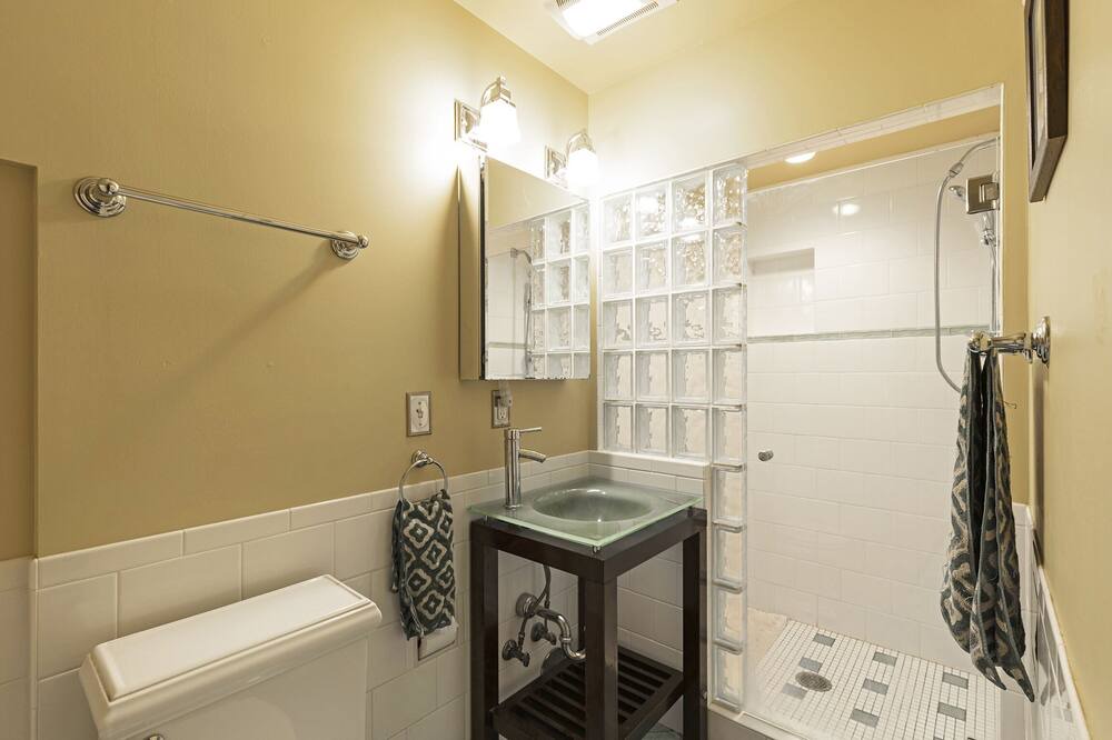 Photo of Bathroom in University District
