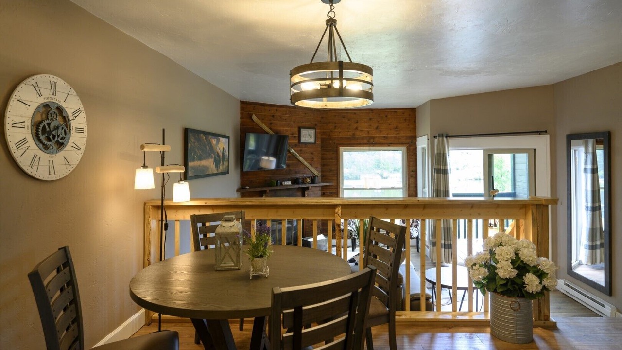 Photo of Livingroom in Crystal Lake
