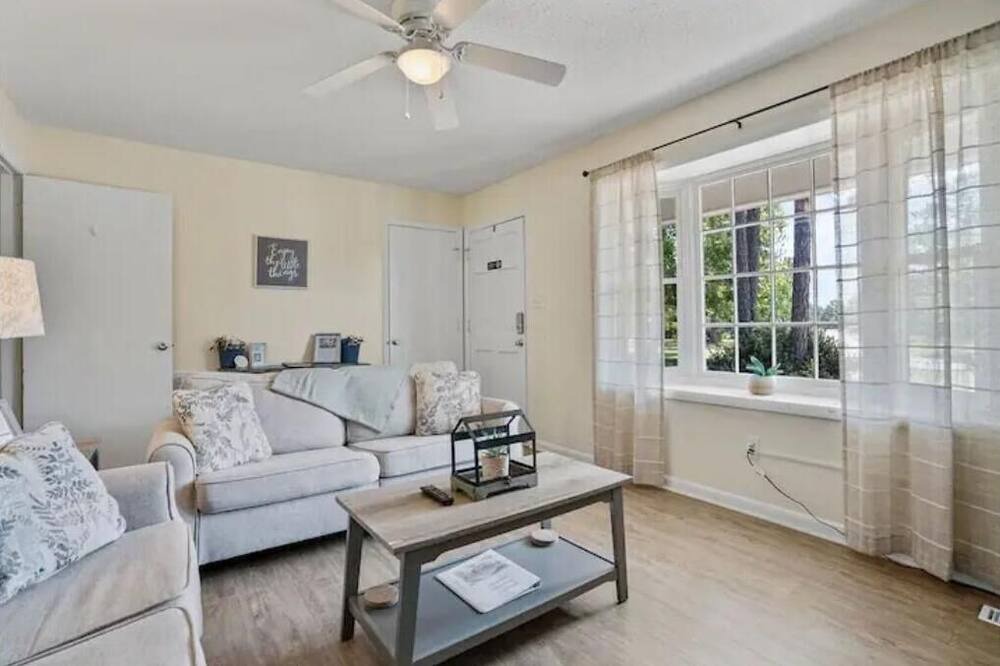 Photo of Livingroom in South View