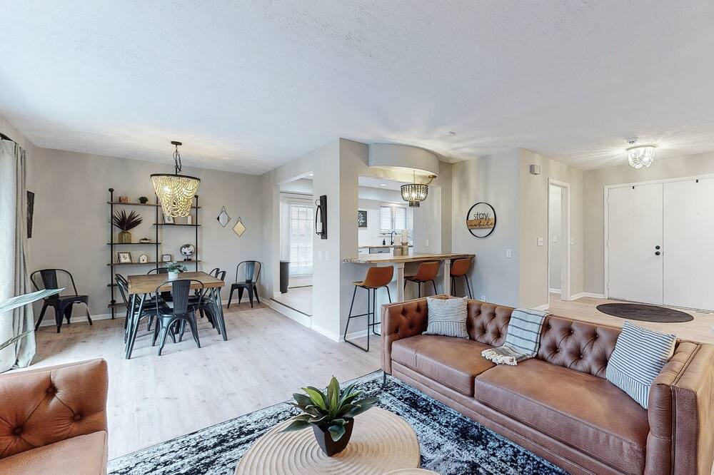 Photo of Livingroom in Canton