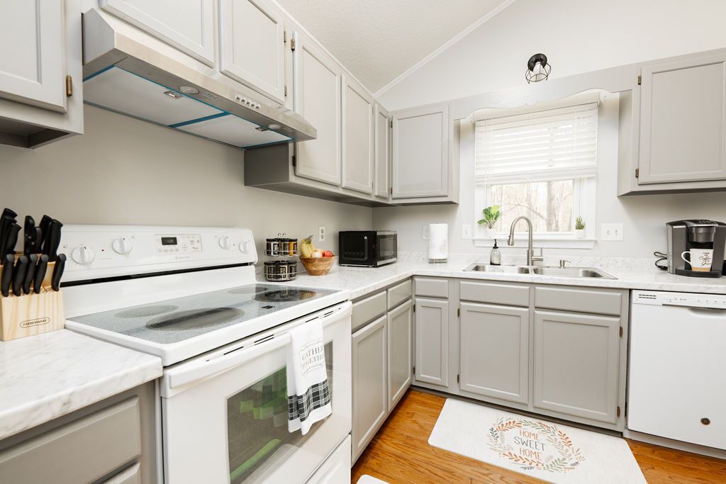 Photo of Kitchen in Woodland Hills