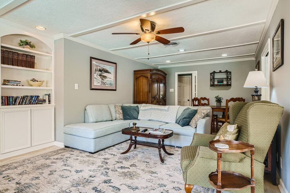 Photo of Livingroom in Memorial City