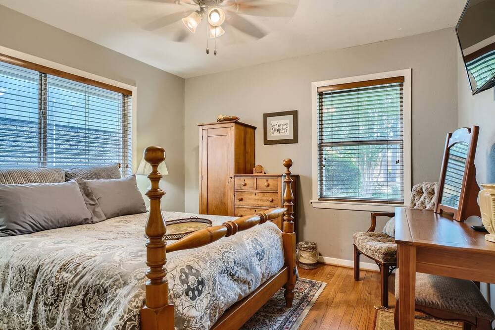 Photo of Bedroom in Memorial City