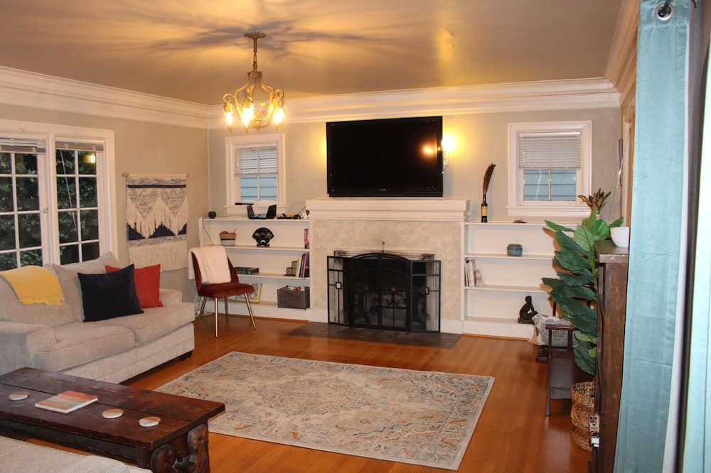Photo of Livingroom in Mount Scott-Arleta