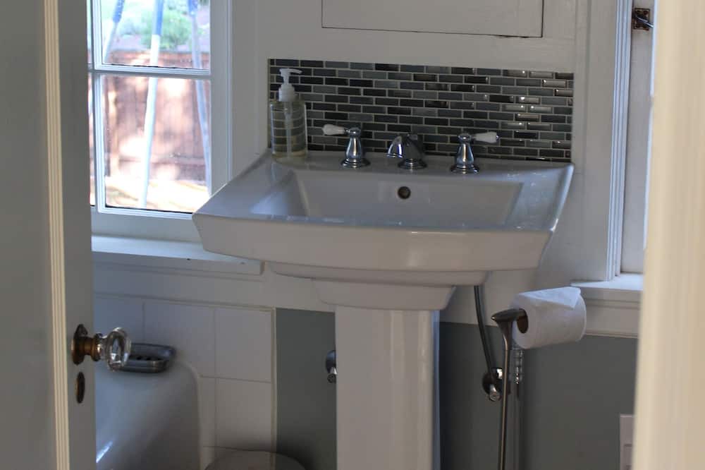 Photo of Bathroom in Mount Scott-Arleta