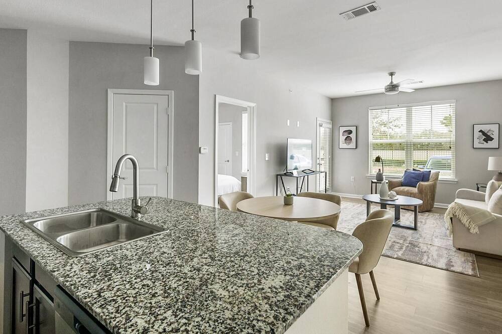 Photo of Livingroom in League City
