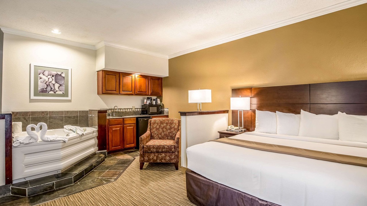 Photo of Bedroom in El Lago