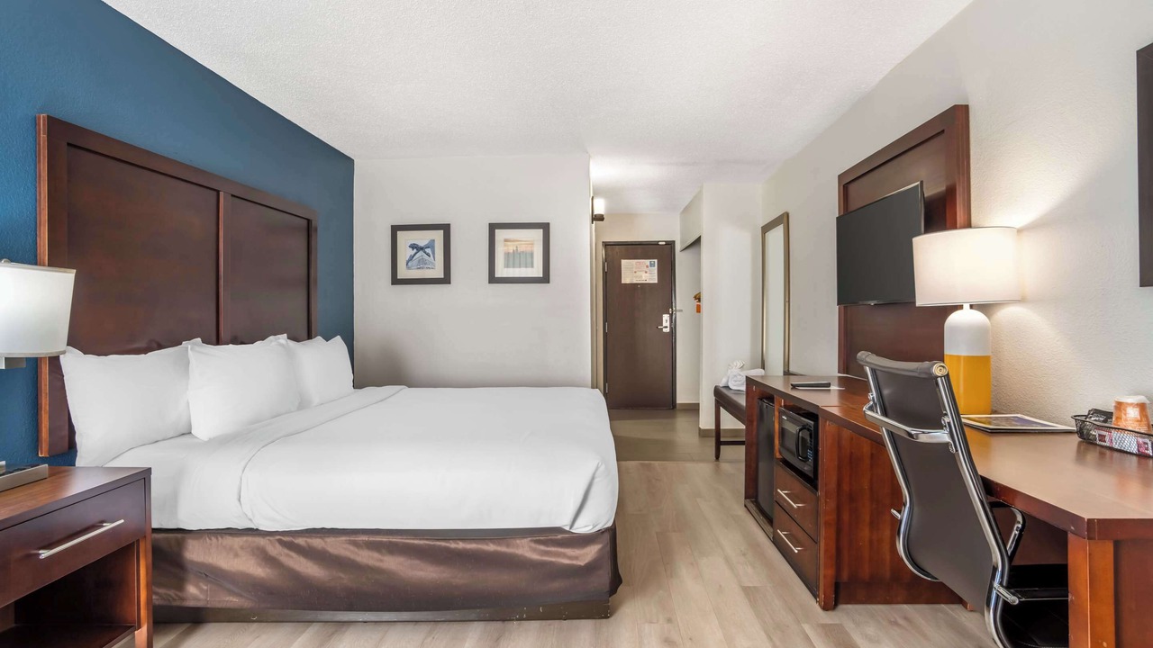 Photo of Bedroom in Executive Park