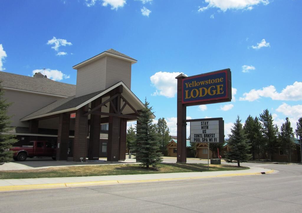 Photo of Buildings in West Yellowstone
