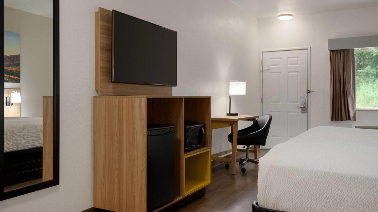 Photo of Bedroom in Lexington - Salisbury