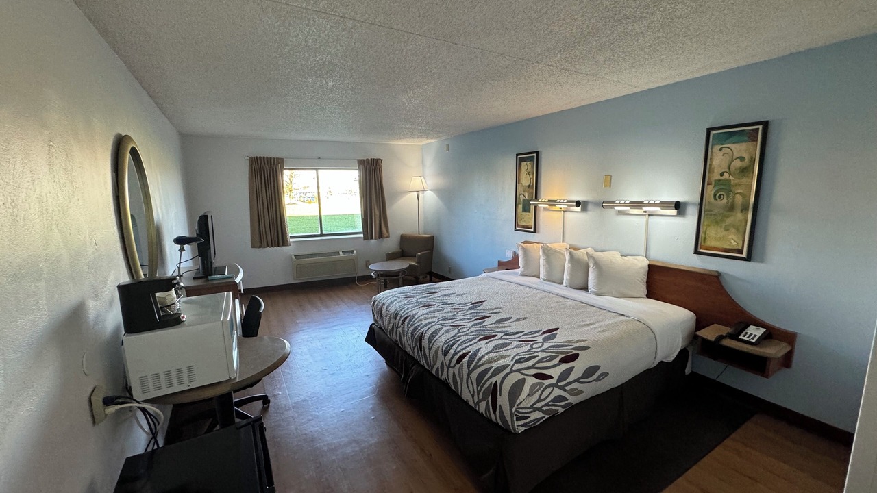 Photo of Bedroom in Elyria
