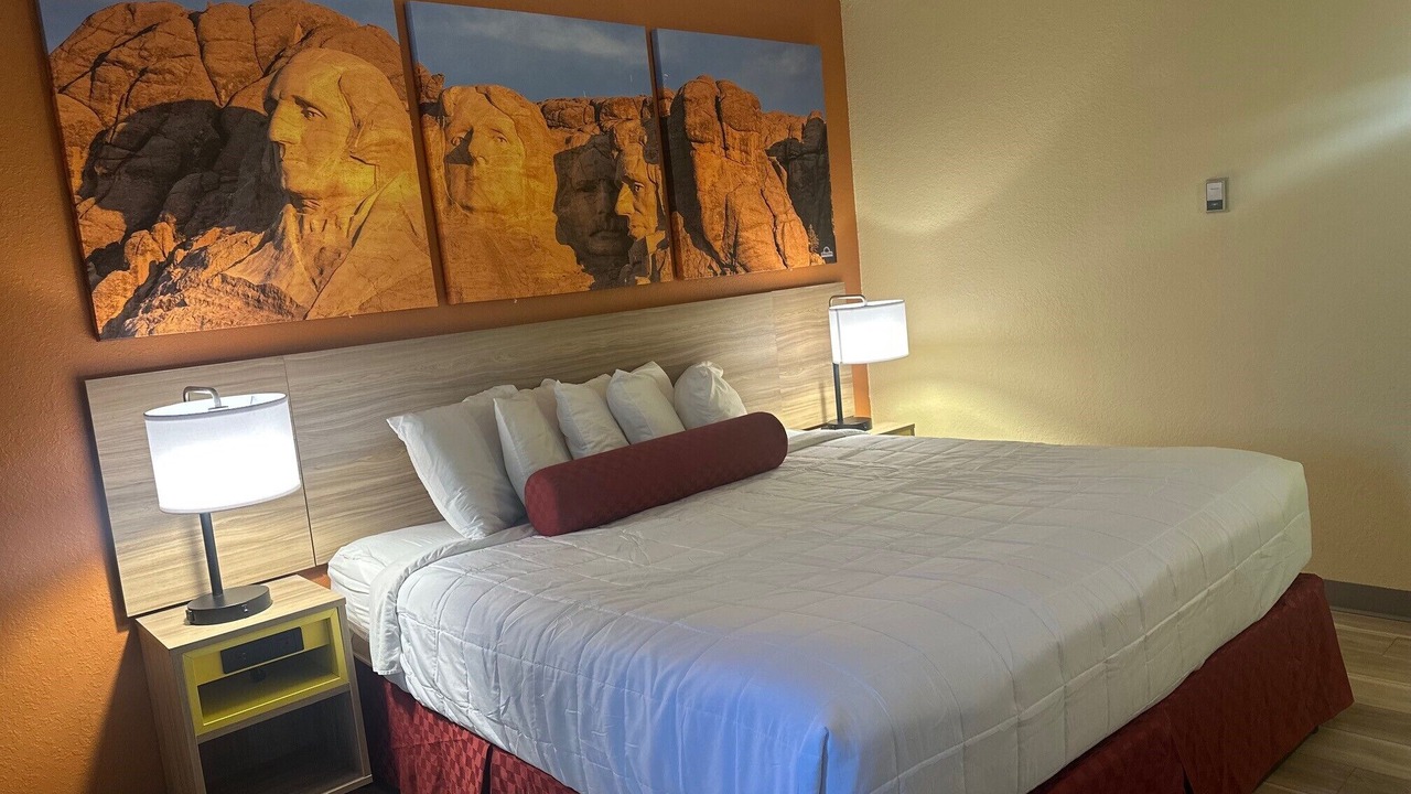 Photo of Bedroom in Minot