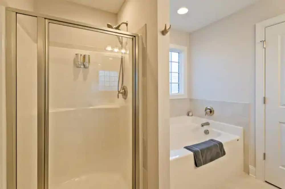 Photo of Bathroom in Piney Green