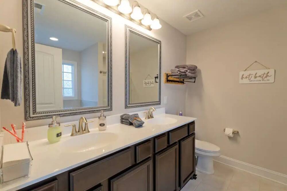 Photo of Bathroom in Piney Green