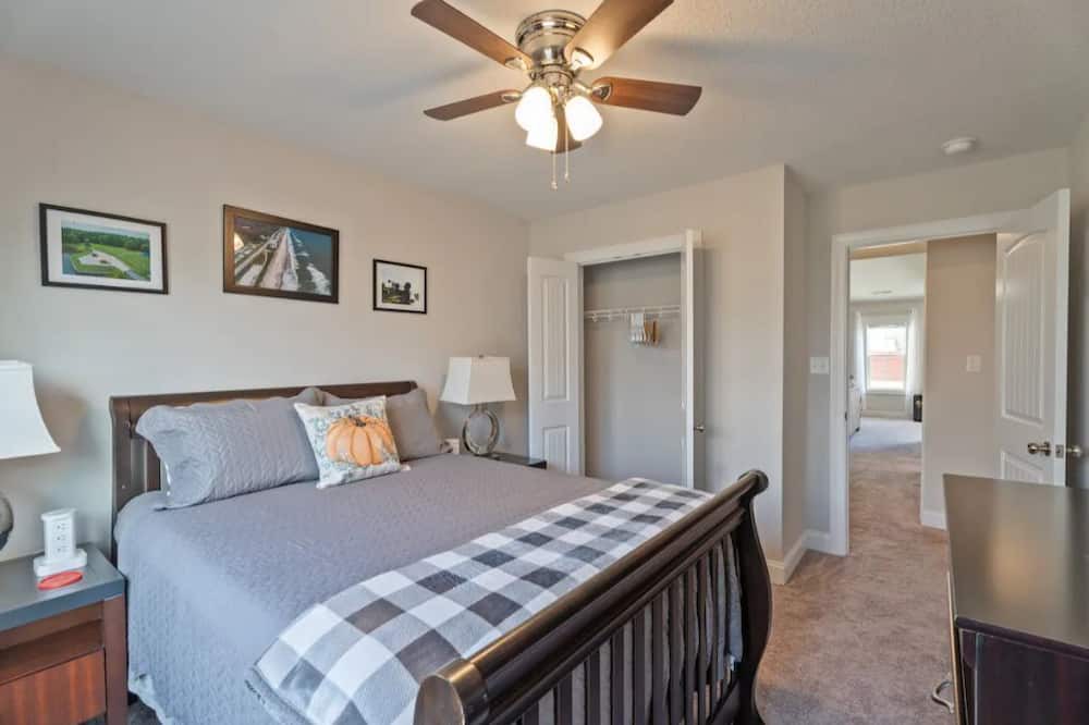 Photo of Bedroom in Piney Green