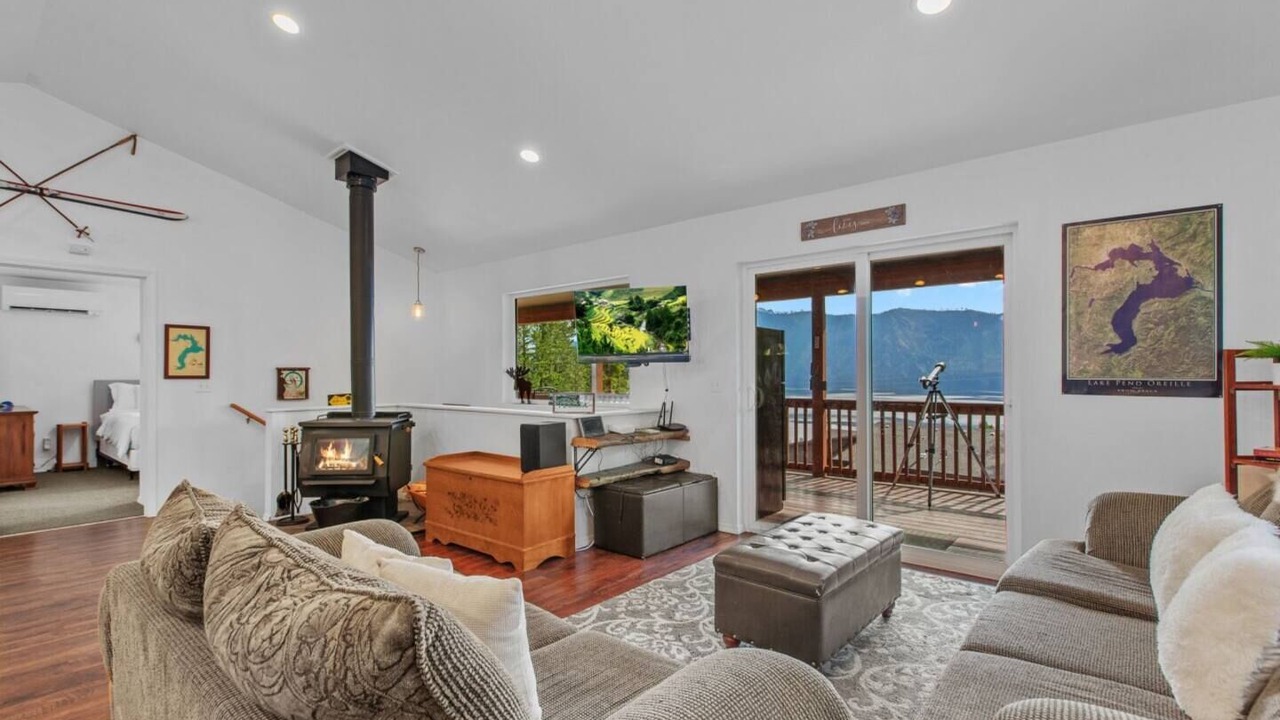 Photo of Livingroom in Bayview