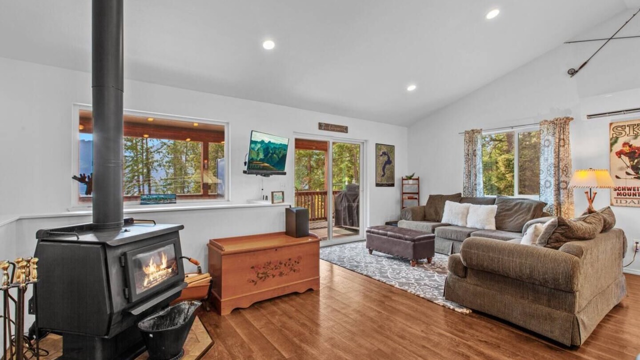 Photo of Livingroom in Bayview