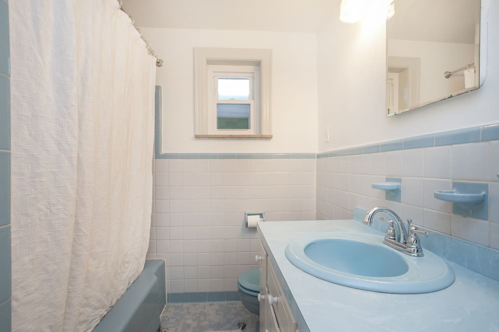 Photo of Bathroom in Blair Heights