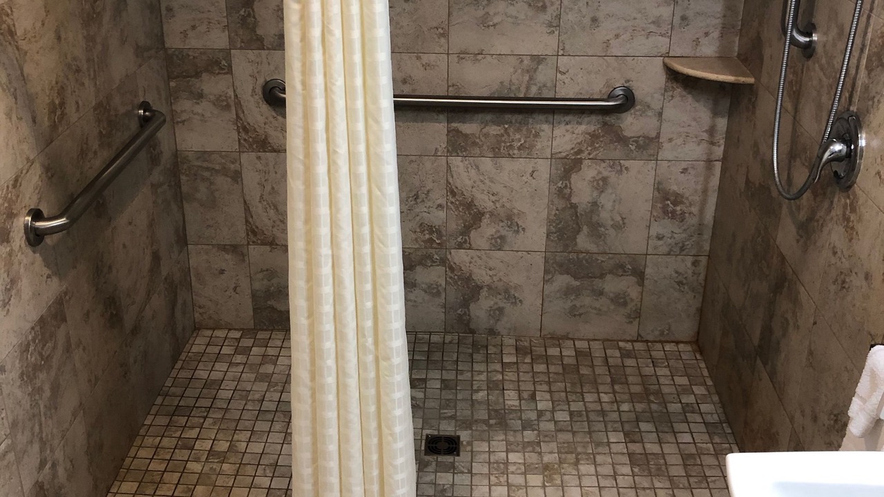 Photo of Bathroom in Gardiner